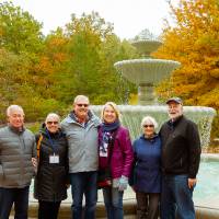 sit people smiling by the fountain